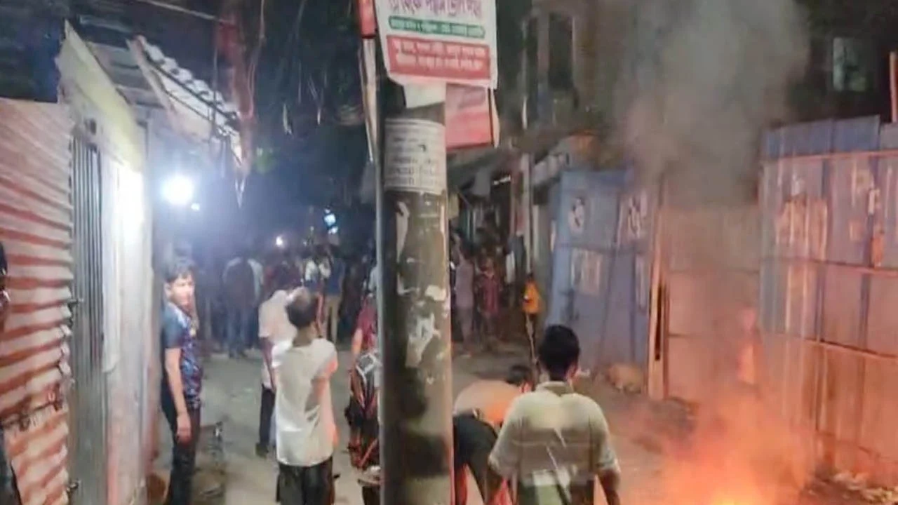 চট্টগ্রামে ৩ বছরের শিশু ধর্ষণ: ক্ষুব্ধ জনতার সঙ্গে পুলিশের সংঘর্ষ