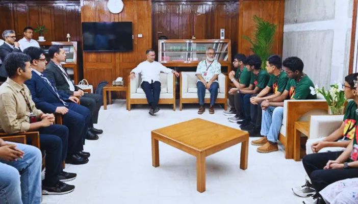 প্রধানমন্ত্রীর সঙ্গে অলিম্পিয়াড স্বর্ণপদকজয়ী শিক্ষার্থীদের সাক্ষাৎ